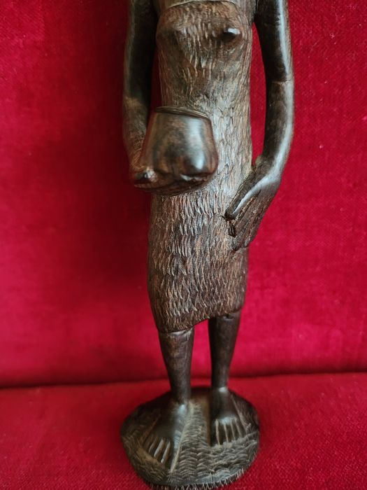 Figurka ,rzeźba drewniana Afrykanka .
