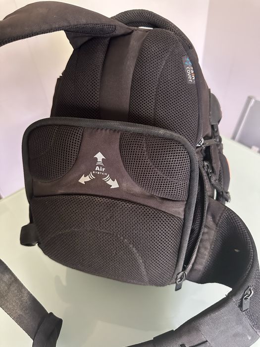 Mala fotografia Vanguard com divisórias para arrumação.