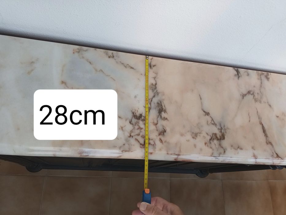 Credência com pedra mármore- 5 portas/3 gavetas