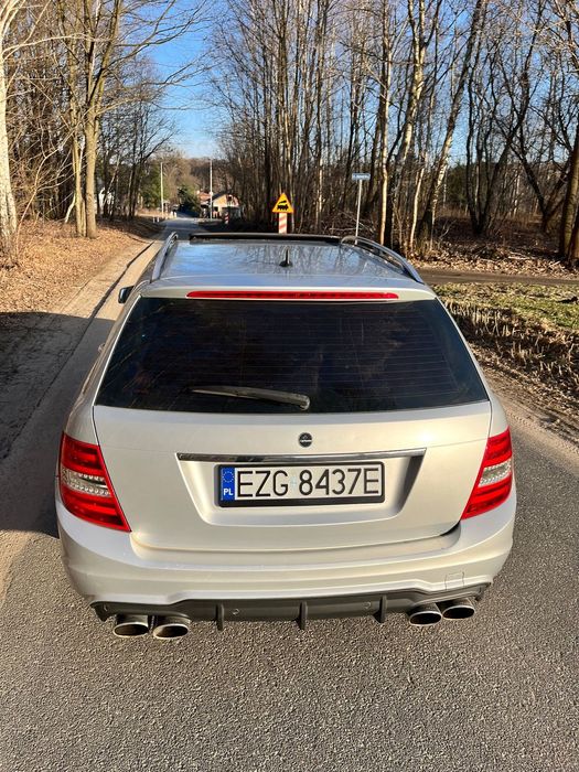 Mercedes-Benz Klasa C Szybki karawan w pakiecie Carrlsona