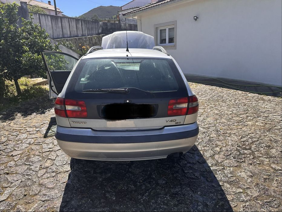 Volvo v40 cinzento