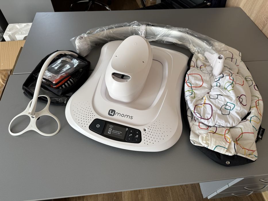 Заколисуючий центр mamaRoo 4.0