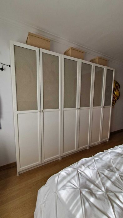 IKEA Billy com portas vidro