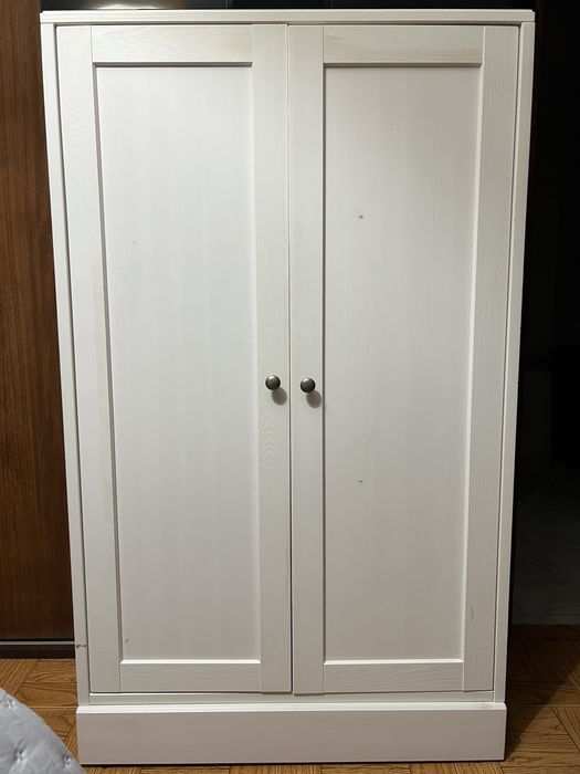 Armário com rodapé HAVSTA IKEA