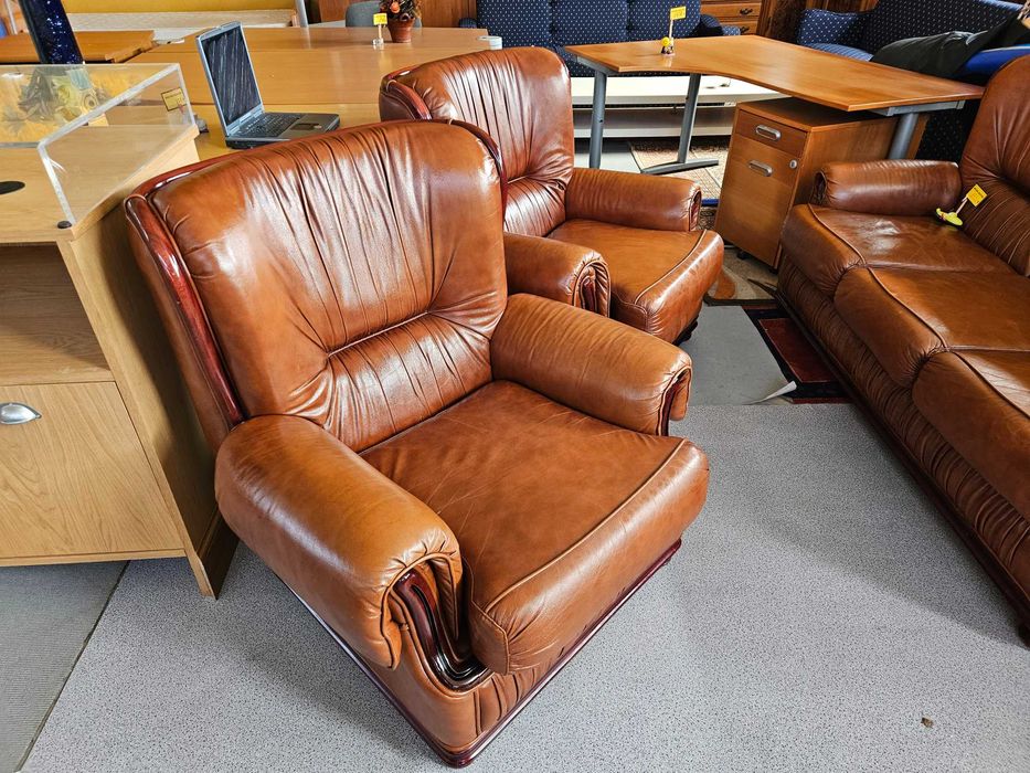 Sofás individuais em pele - óptimo estado geral - Valor