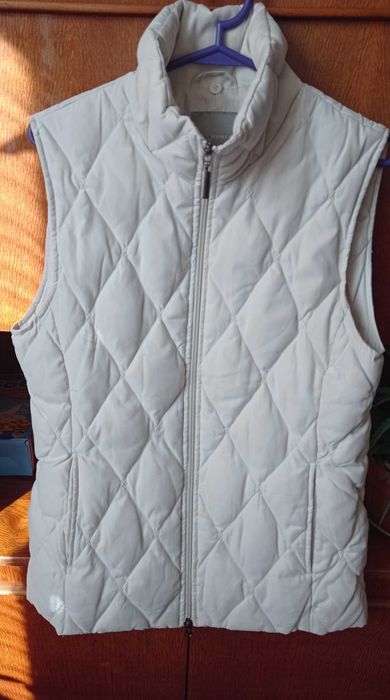 Продам безрукавку жіночу розмір s натуральне піря