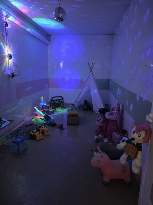 Espaço para festas com piscina/decoração personalizada
