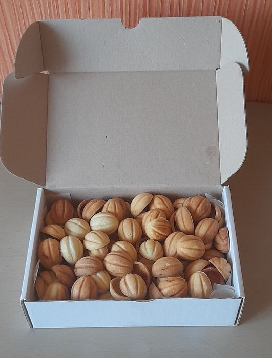 Домашні горішки, коржі на торт, домашня випічка