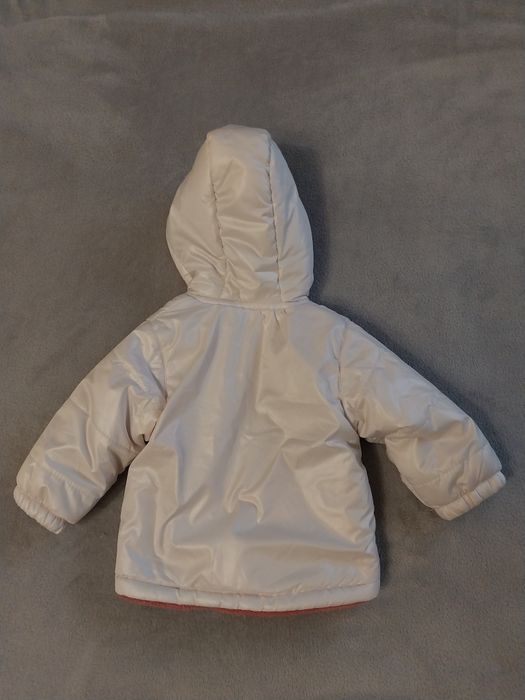 Демісезонна куртка на 9 місяців
