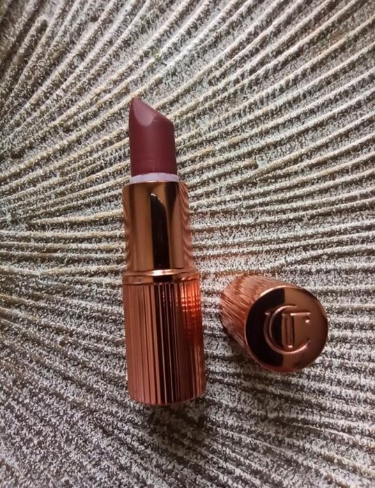 Помада Charlotte Tilbury Pillow Talk medium