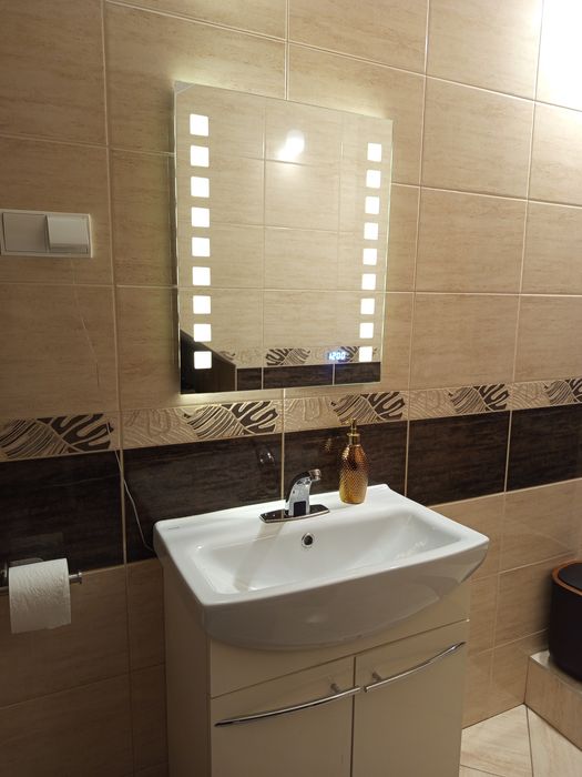 Szafka łazienkowa + umywalka