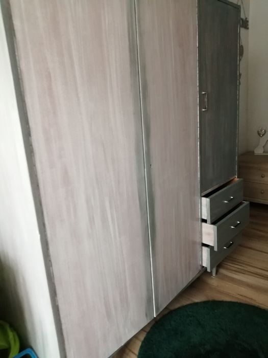 Szafa PRL na nóżkach