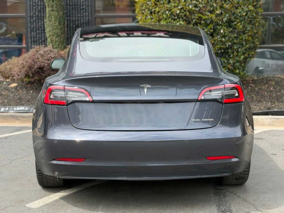 Tesla Model 3 Long Range      2022