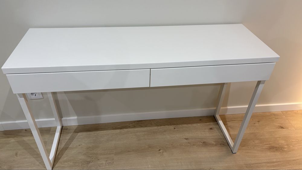 Secretária Ikea BESTA BURS