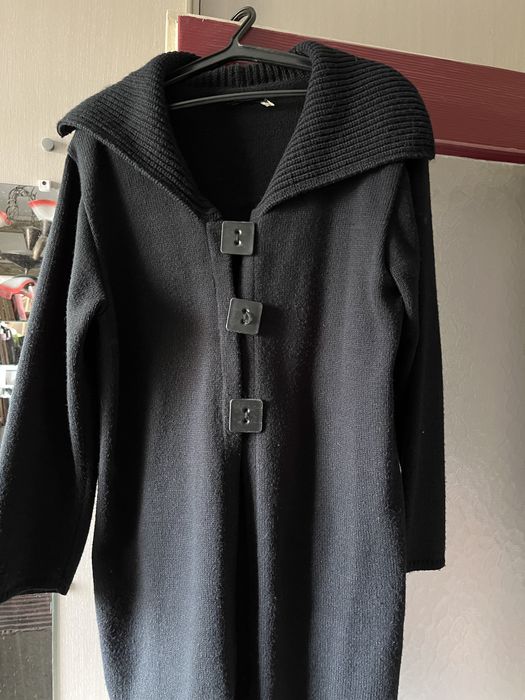 Czarny sweter z kołnierzem, rozm . XL