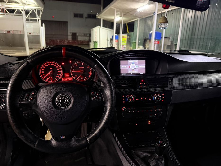 Bmw 318d lci 2011 com livro de revisoes