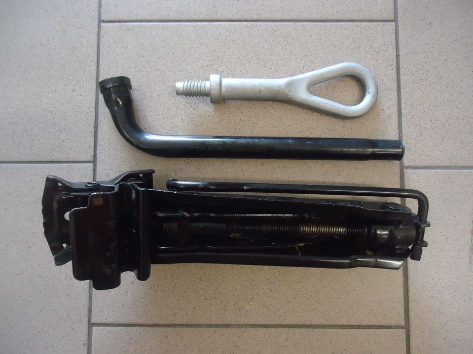 Oryginalny Lewarek Podnośnik Klucz Ucho Ford Fiesta Mk7 MkVII 08-17r.