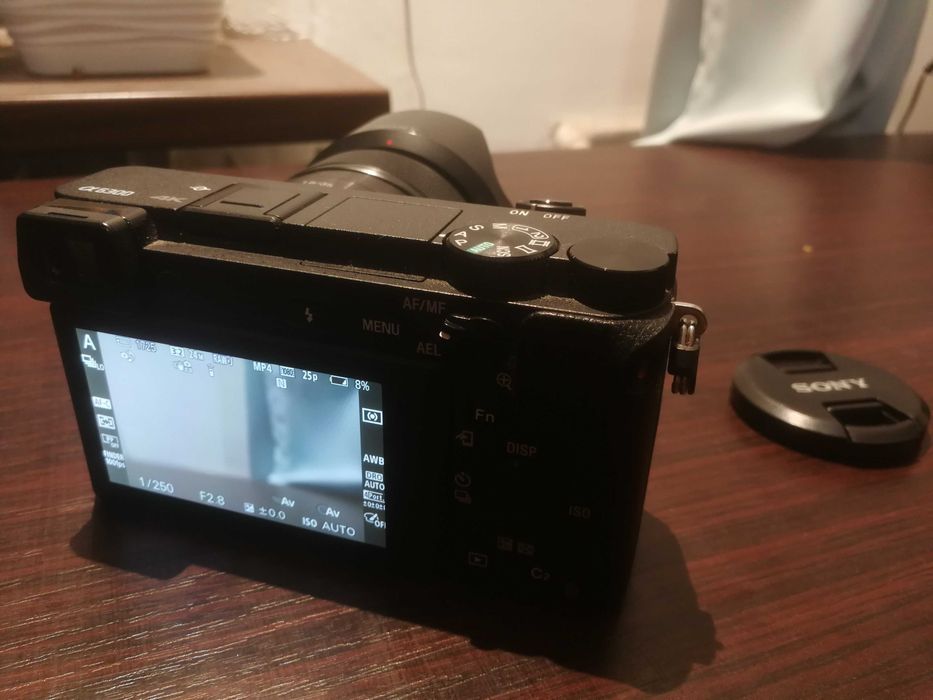 Aparat fotograficzny bezlusterkowiec Sony A6300 cyfrowy APS-C (przebieg migawki ok. 15000) w pełni sprawny, możliwość przetestowania, wyślę zdjęcia :)