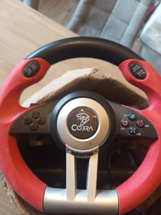 Xbox one x 1TB  z kierownicą cobra