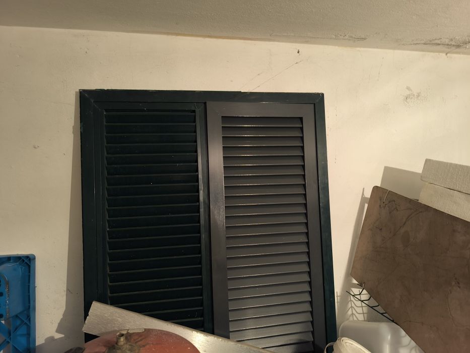 Portada de alumínio verde