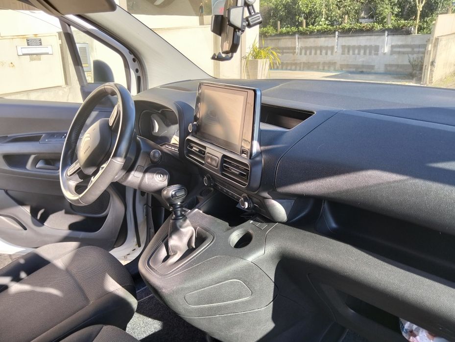 Vendo uma carrinha