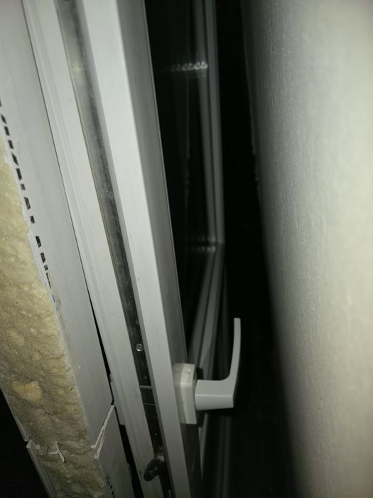 Металопластикова балконна дверь з рамою