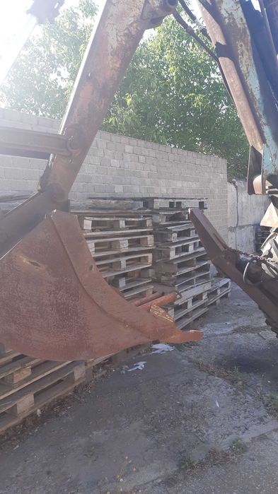 Екскаватор ЕО-2621В-2 продаю