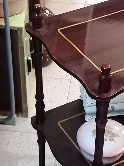 Mesa de apoio antiga ou móvel de apoio comprado em Macau