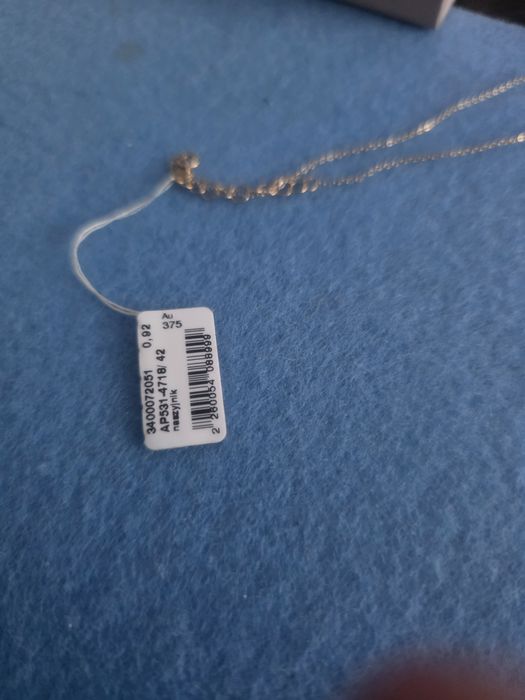 Piekny zloty naszyjnik