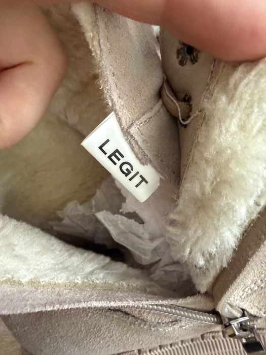 Продам  жіночі зимові черевики LEGIT