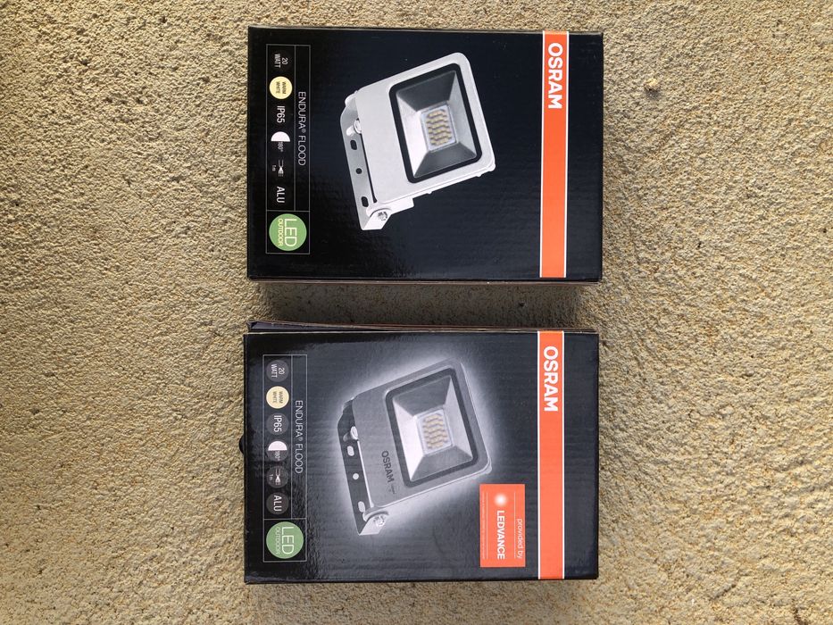 Projetor de led osram novo em caixa.