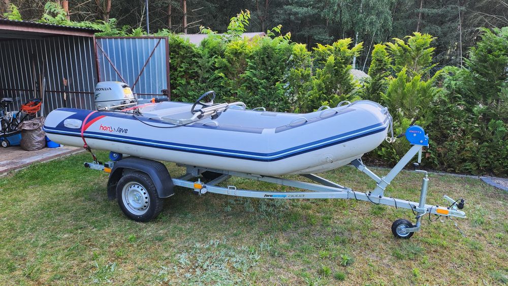 Ponton Honda z przyczepą i silnikiem 20hp