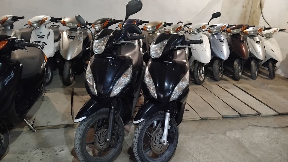 Продаж скутерів хонда ямаха сузуки свіжий завіз