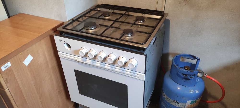 Płyta gazowa i piekarnik marki Neff