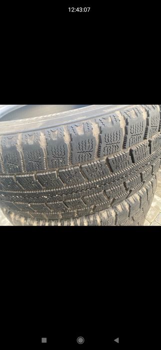 Продам зимову гуму, шини 215*60*17