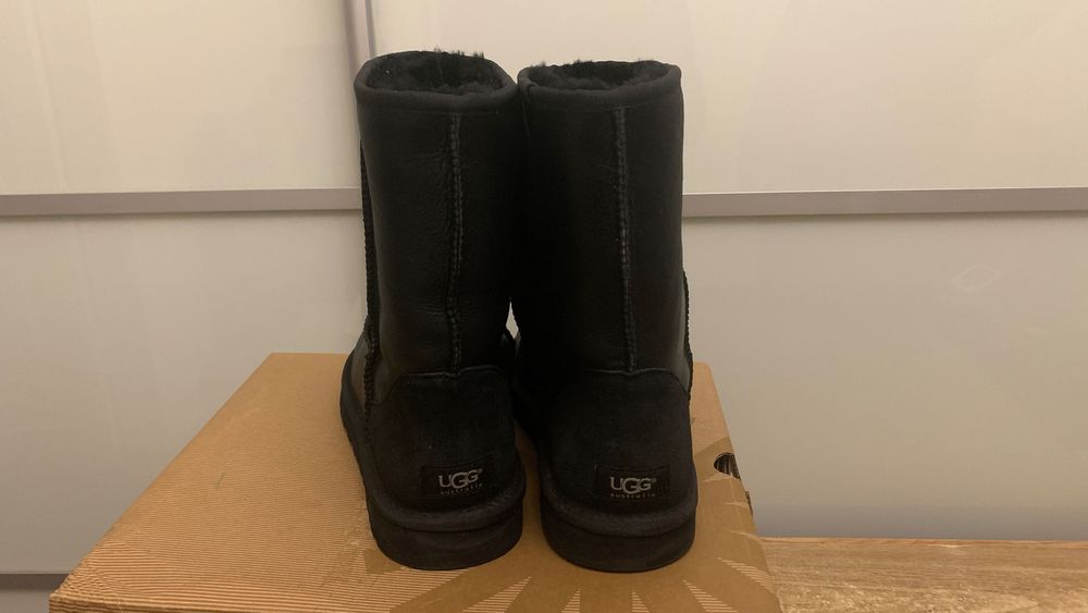 Уггі чоловічі шкіряні чорні UGG