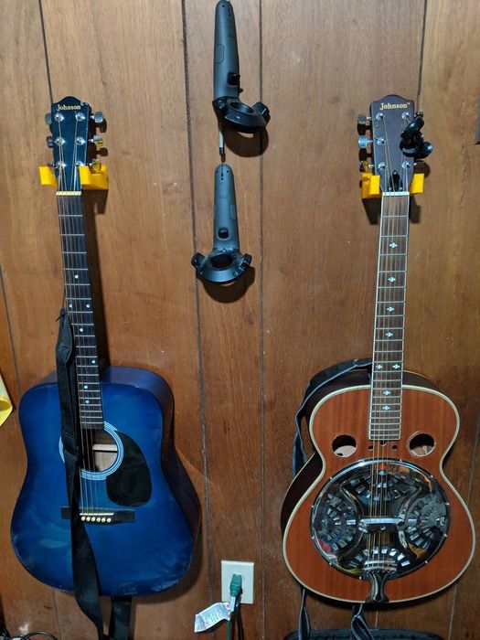 Настенный держатель для гитары