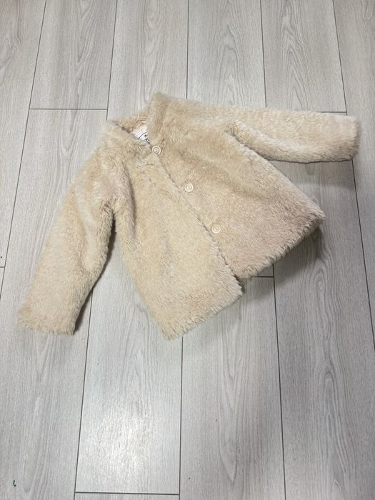 Гарна бежева шубка на дівчинку 4/5 років 110-116
