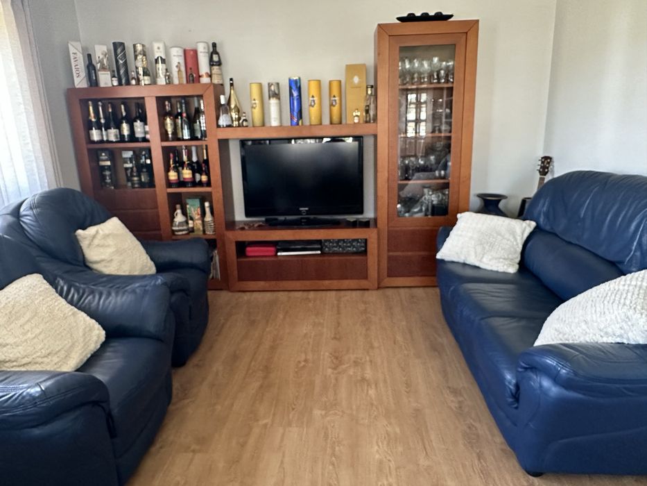 Vendo  móvel de sala , sofás em pele genuína e mesa