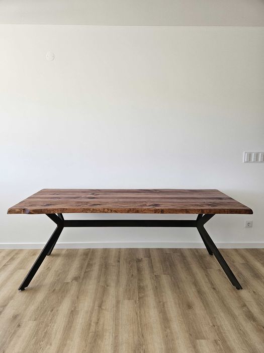 Mesa de madeira rústica