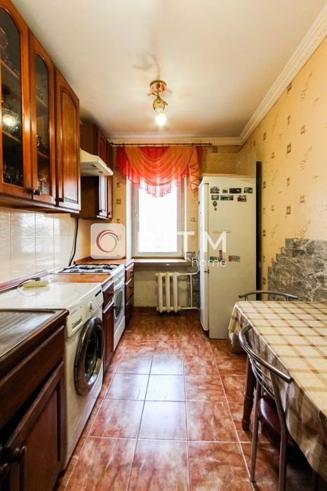 4-к. квартира з меблями та ремонтом за вул. Відродження