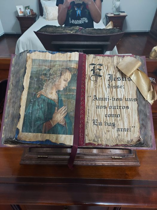 Peça decorativa Bíblia