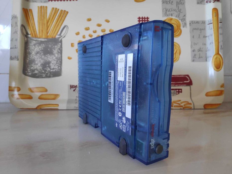 Drive de disketes portátil IOMEGA Zip 100