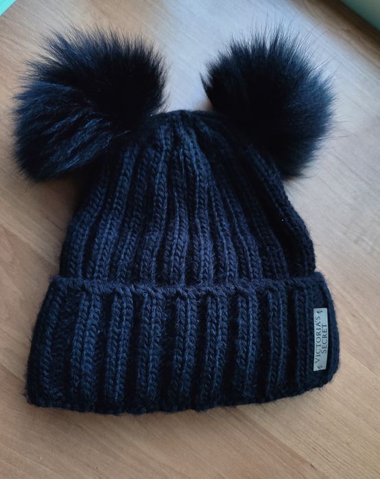 Комплекти, шапки, шарфи.