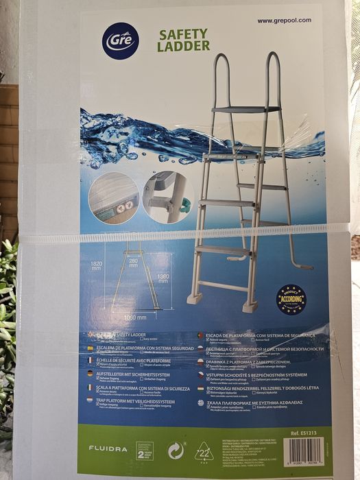 Escada de Piscina GRE