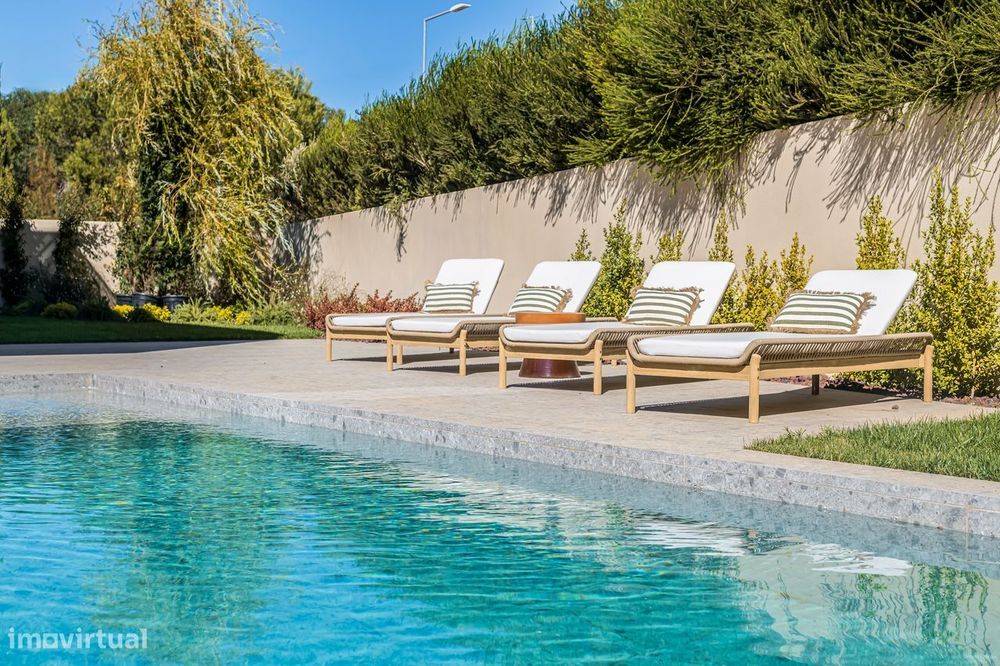 Moradia T5 com piscina, jardim e garagem em Birre, Cascais