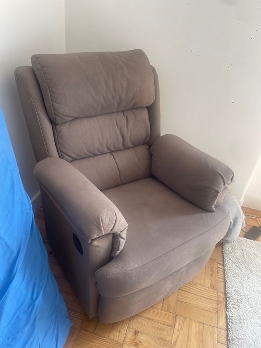 Cadeirão reclinável elétrico muito bom estado