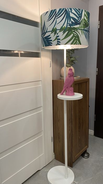 Piękna lampa stojąca