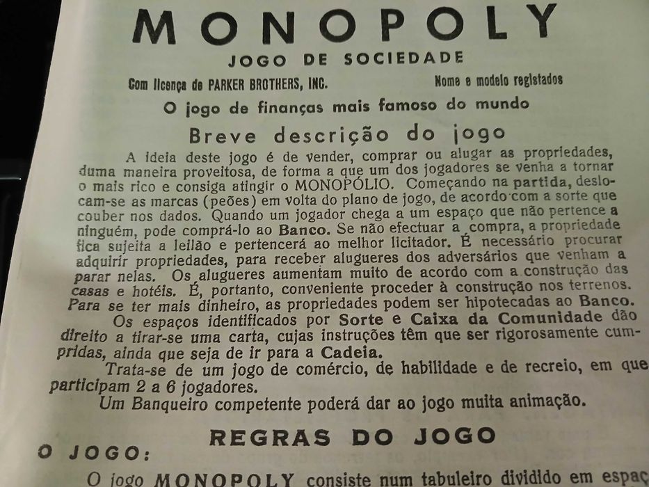 Jogo "Monopólio Deluxe" versão portuguesa clássica de 1961 com as notas ainda da moeda portuguesa o Escudo. Usado