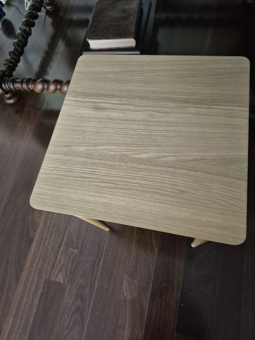 Mesa de apoio ou mesinha de cabeceira